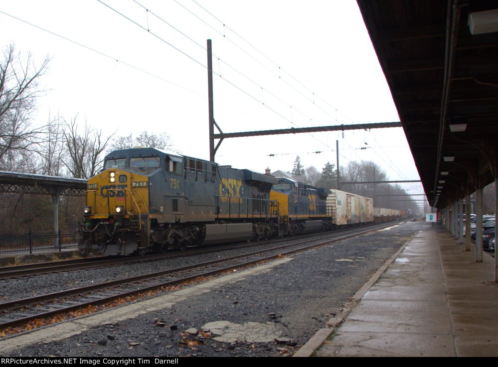 CSX 751 leads I030